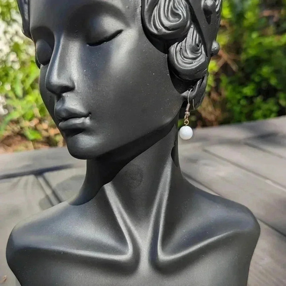 Fashion Jewelry Women's Dangle Earrings (New) - Picture 9 of 9